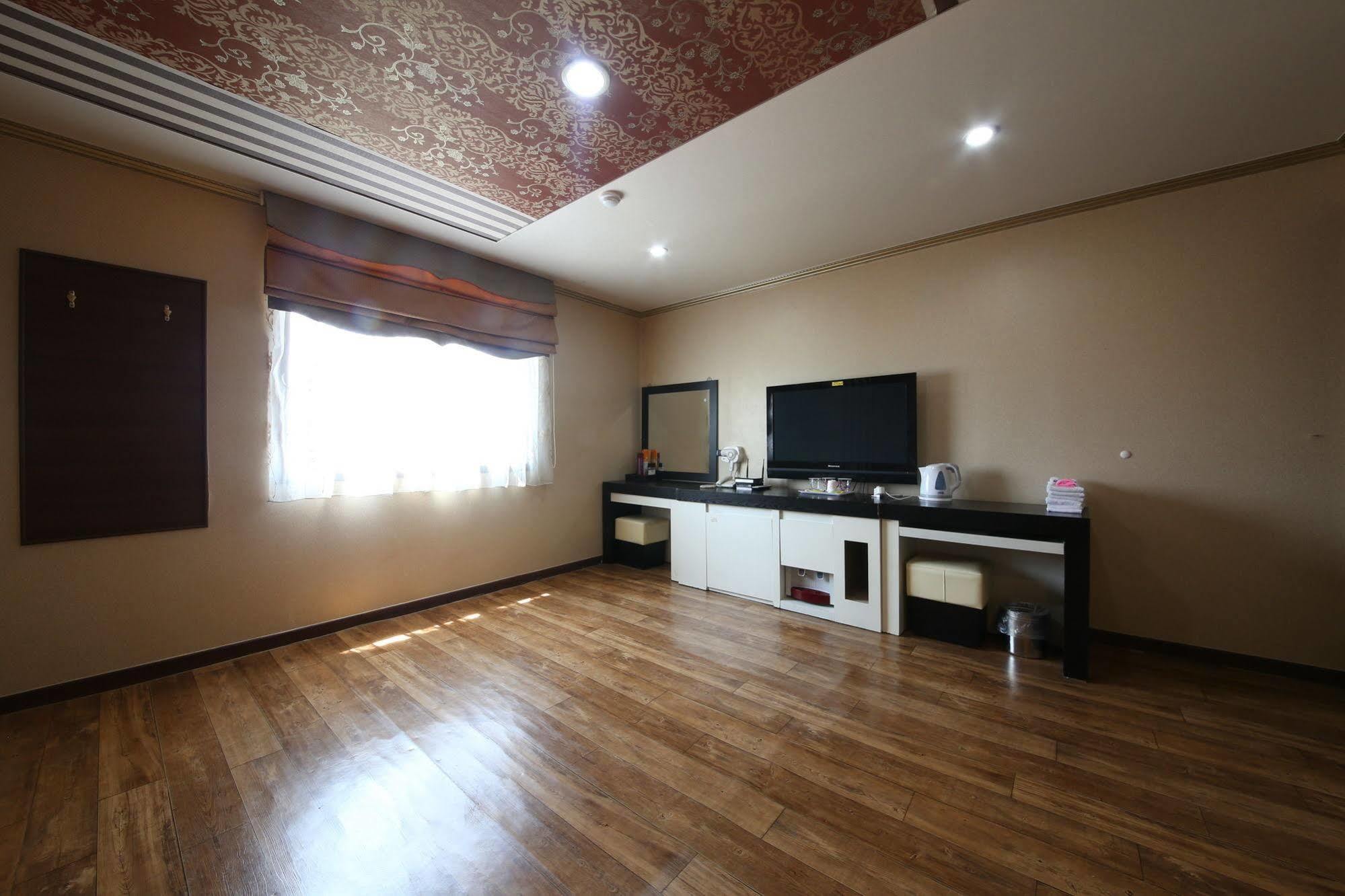 Yes Motel Gunsan Eksteriør billede